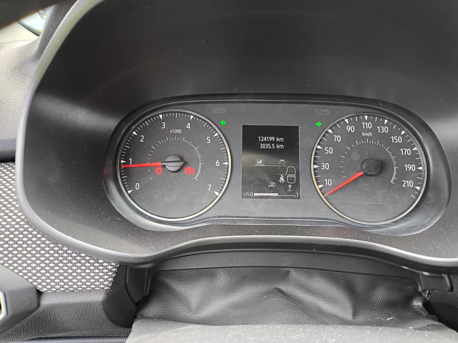 Dacia Logan, снимка 7 - Автомобили и джипове - 54484066