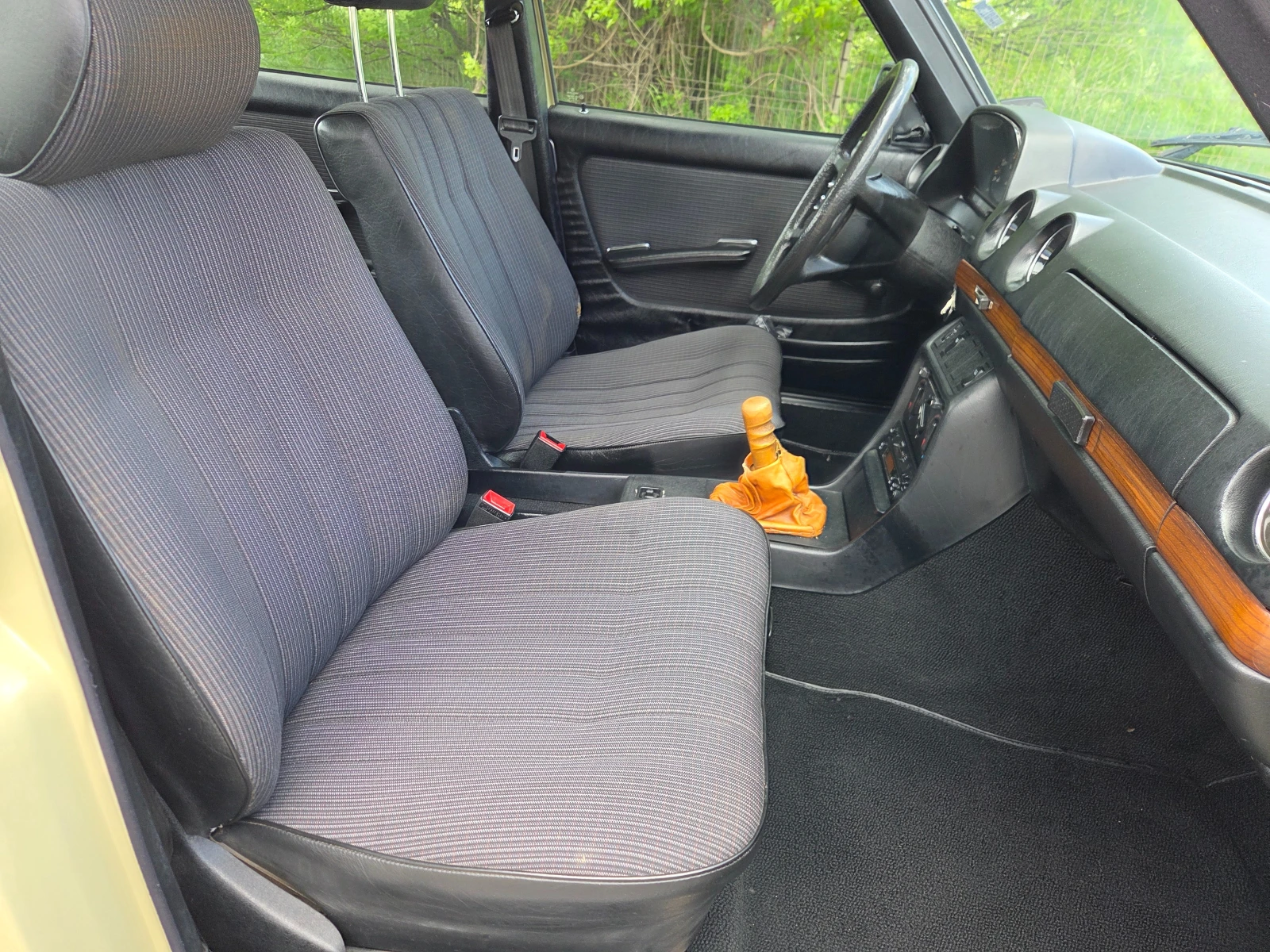 Mercedes-Benz 123 200D Гаражна* ТОП СЪСТОЯНИЕ, снимка 8 - Автомобили и джипове - 54594087