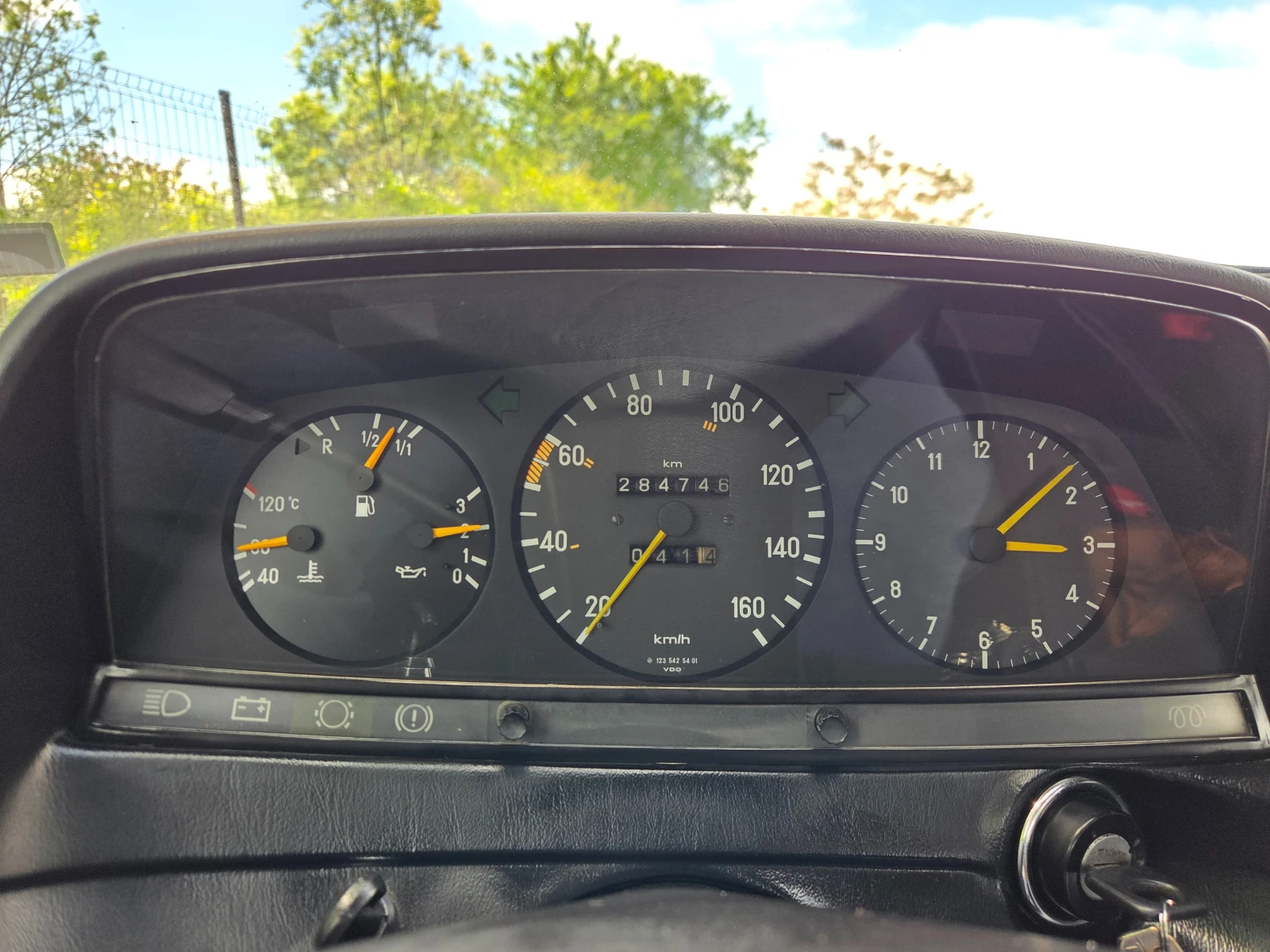 Mercedes-Benz 123 200D Гаражна* ТОП СЪСТОЯНИЕ, снимка 6 - Автомобили и джипове - 54594087