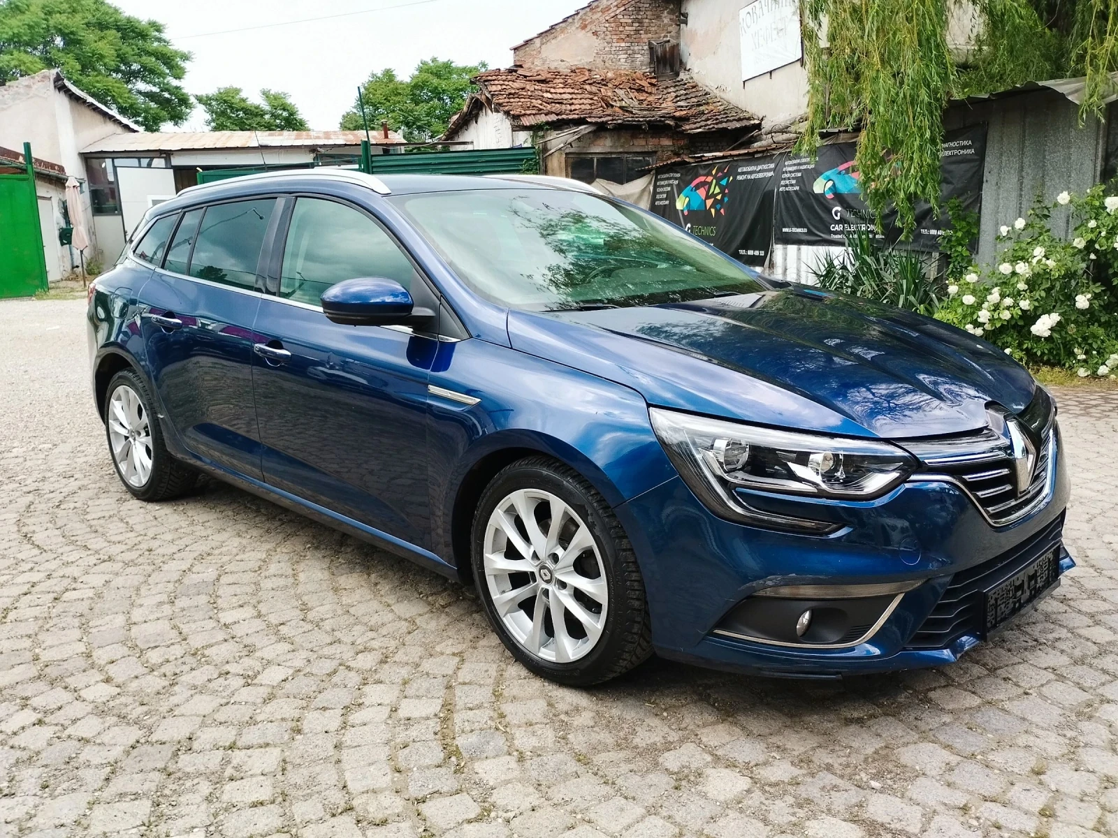 Renault Megane 1.5dci AUTOMATIC , снимка 4 - Автомобили и джипове - 54704518