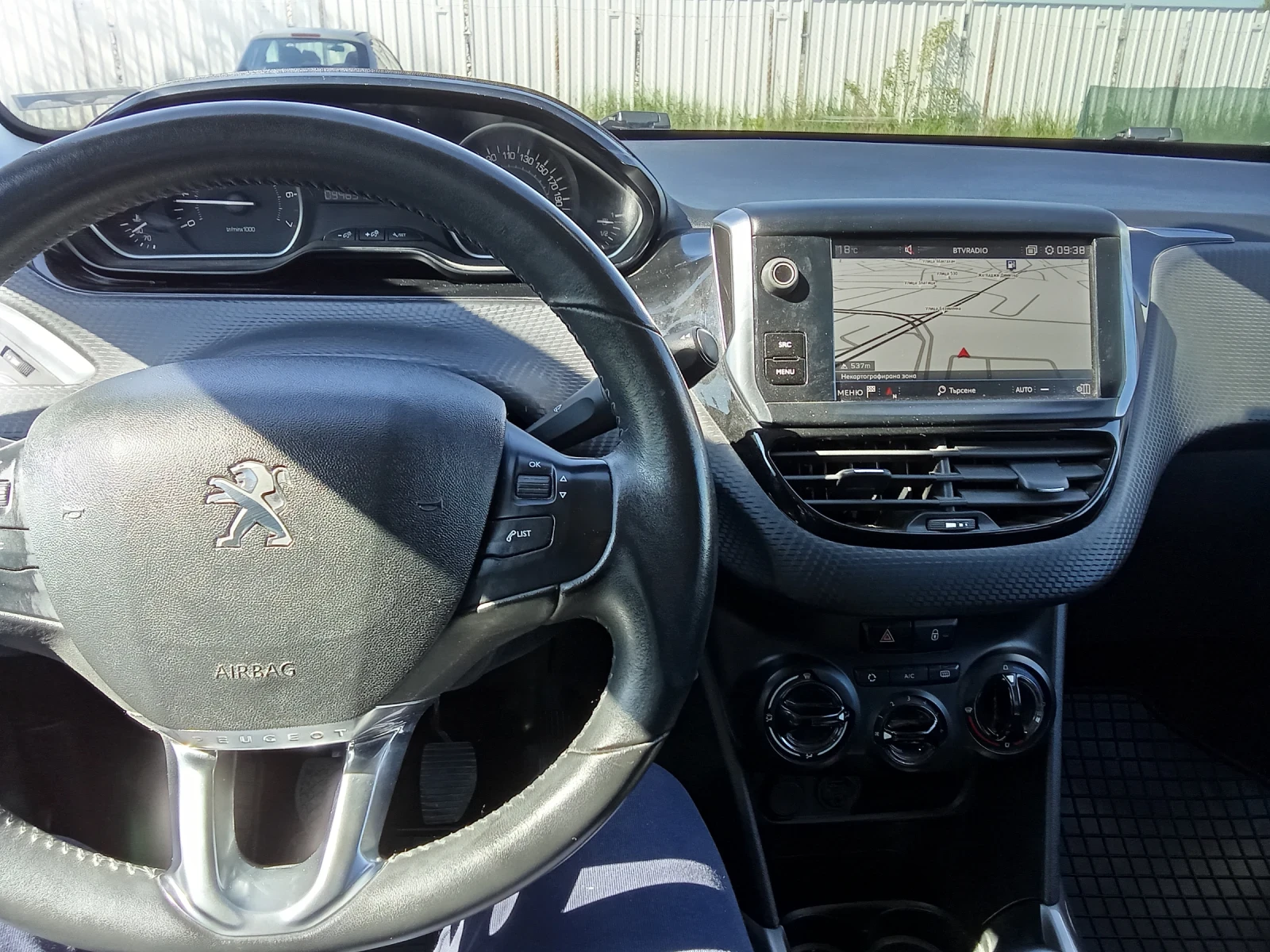 Peugeot 2008 1.2 бензин , снимка 9 - Автомобили и джипове - 54746410