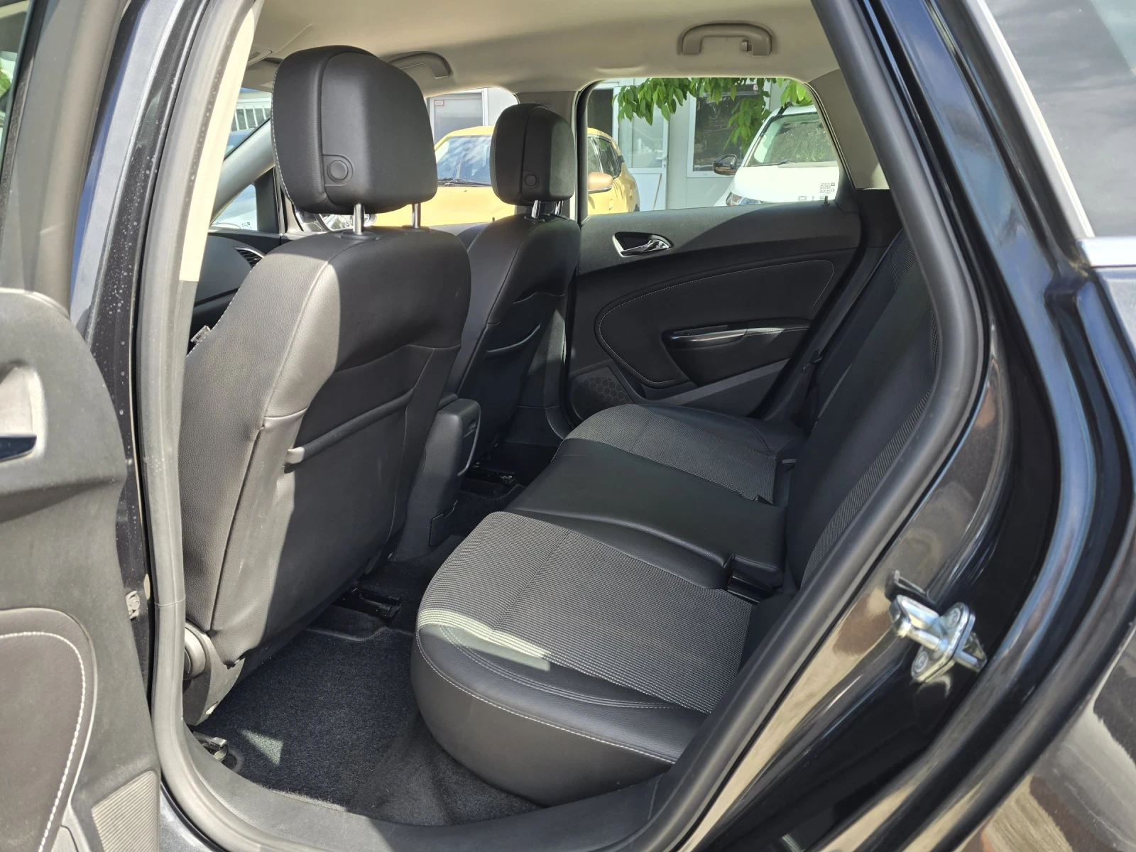 Opel Astra SPORT TOURER 1.7cdti 125к.с , снимка 12 - Автомобили и джипове - 54915435