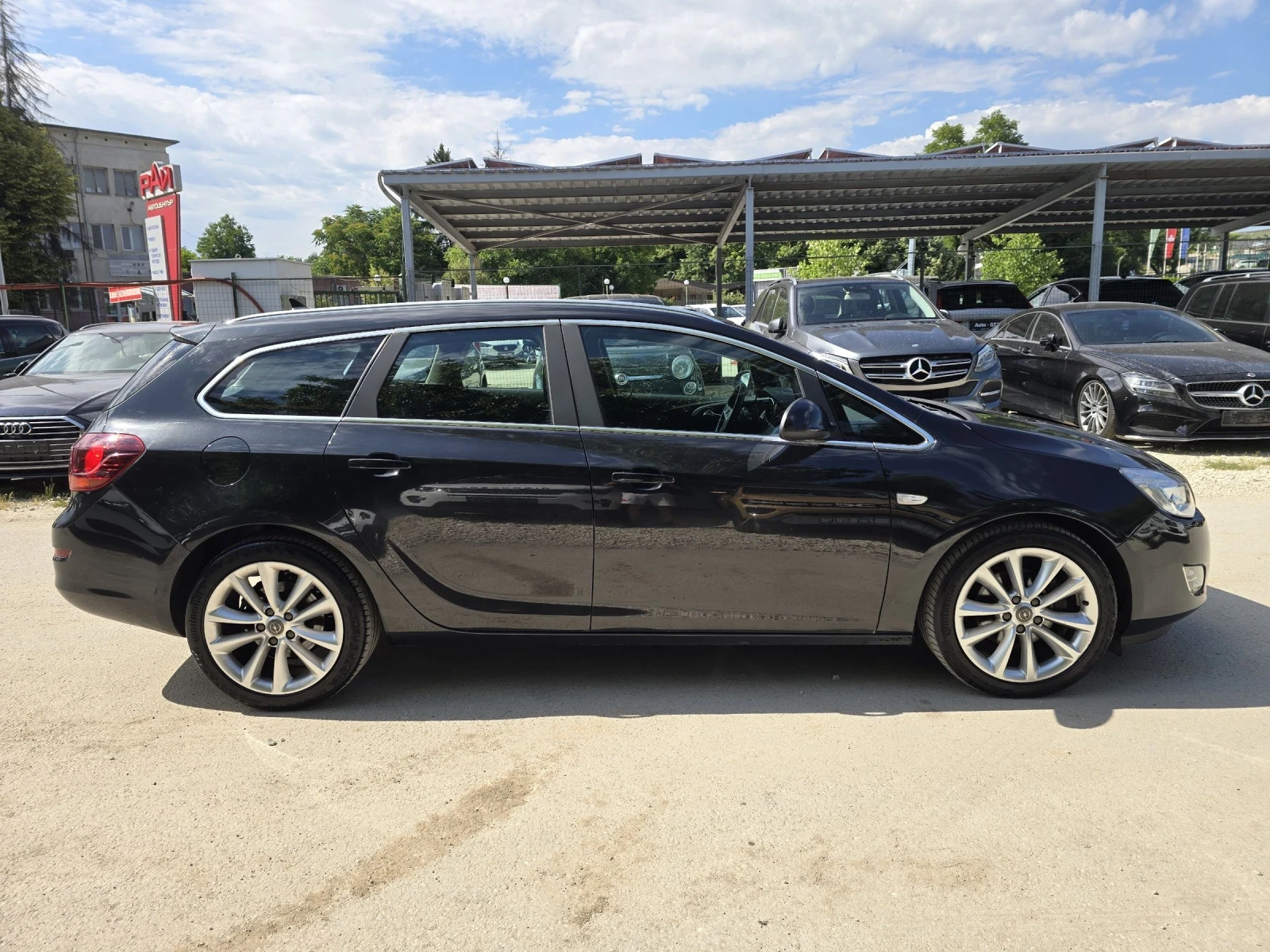 Opel Astra SPORT TOURER 1.7cdti 125к.с , снимка 8 - Автомобили и джипове - 54915435