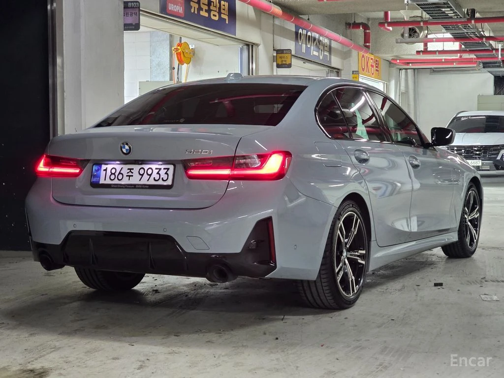 BMW 320 i M SPORT* DISTRONIC* HEAD-UP* ПОДГРЕВ* КАМЕРА* , снимка 3 - Автомобили и джипове - 55277743