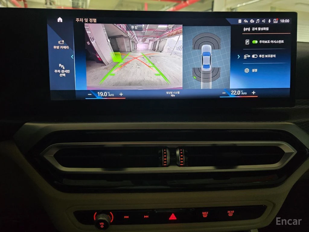 BMW 320 i M SPORT* DISTRONIC* HEAD-UP* ПОДГРЕВ* КАМЕРА* , снимка 11 - Автомобили и джипове - 55277743