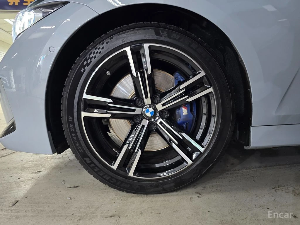 BMW 320 i M SPORT* DISTRONIC* HEAD-UP* ПОДГРЕВ* КАМЕРА* , снимка 5 - Автомобили и джипове - 55277743