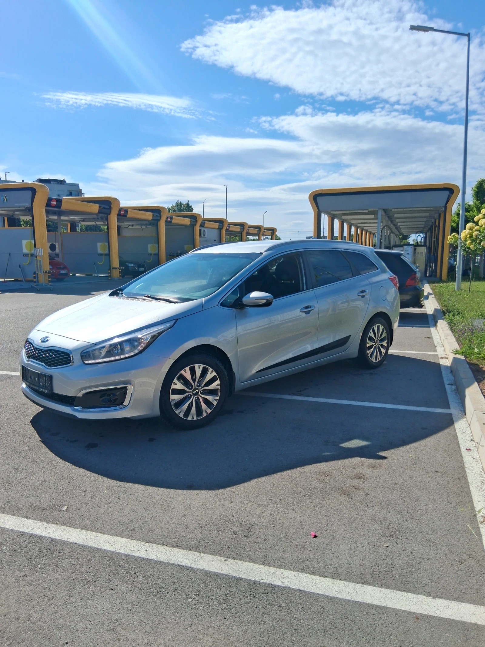 Kia Ceed 1.4 100 кс, снимка 4 - Автомобили и джипове - 55353417