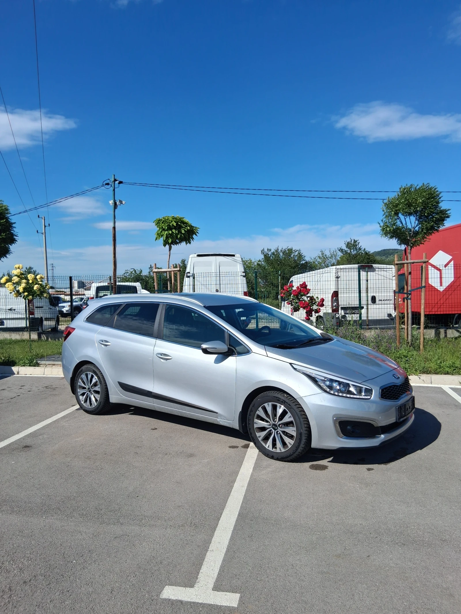 Kia Ceed 1.4 100 кс, снимка 13 - Автомобили и джипове - 55353417