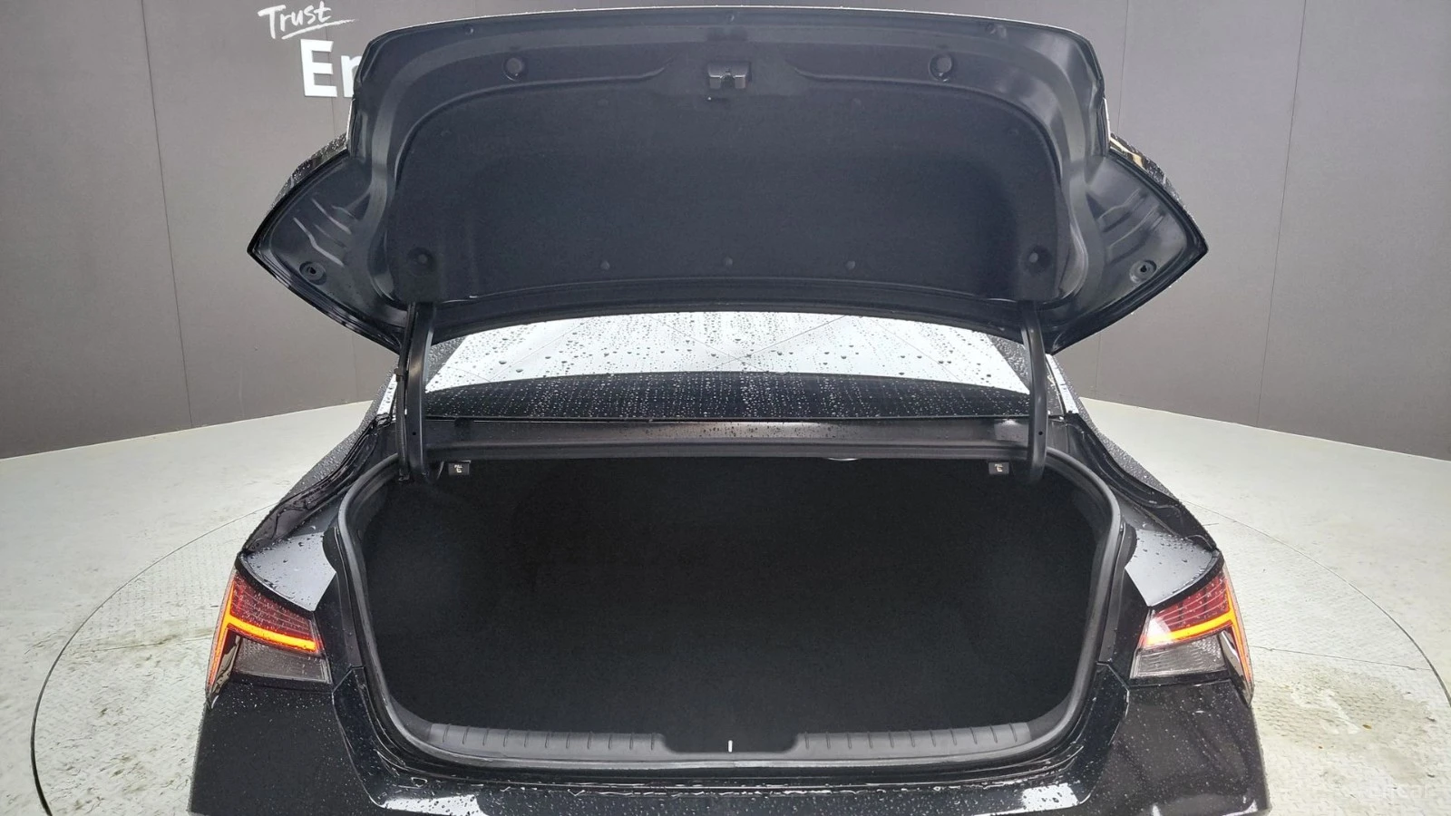 Hyundai Elantra КОЖА* ОБДУХВ* НАВИ* ПАНО, снимка 13 - Автомобили и джипове - 55493748