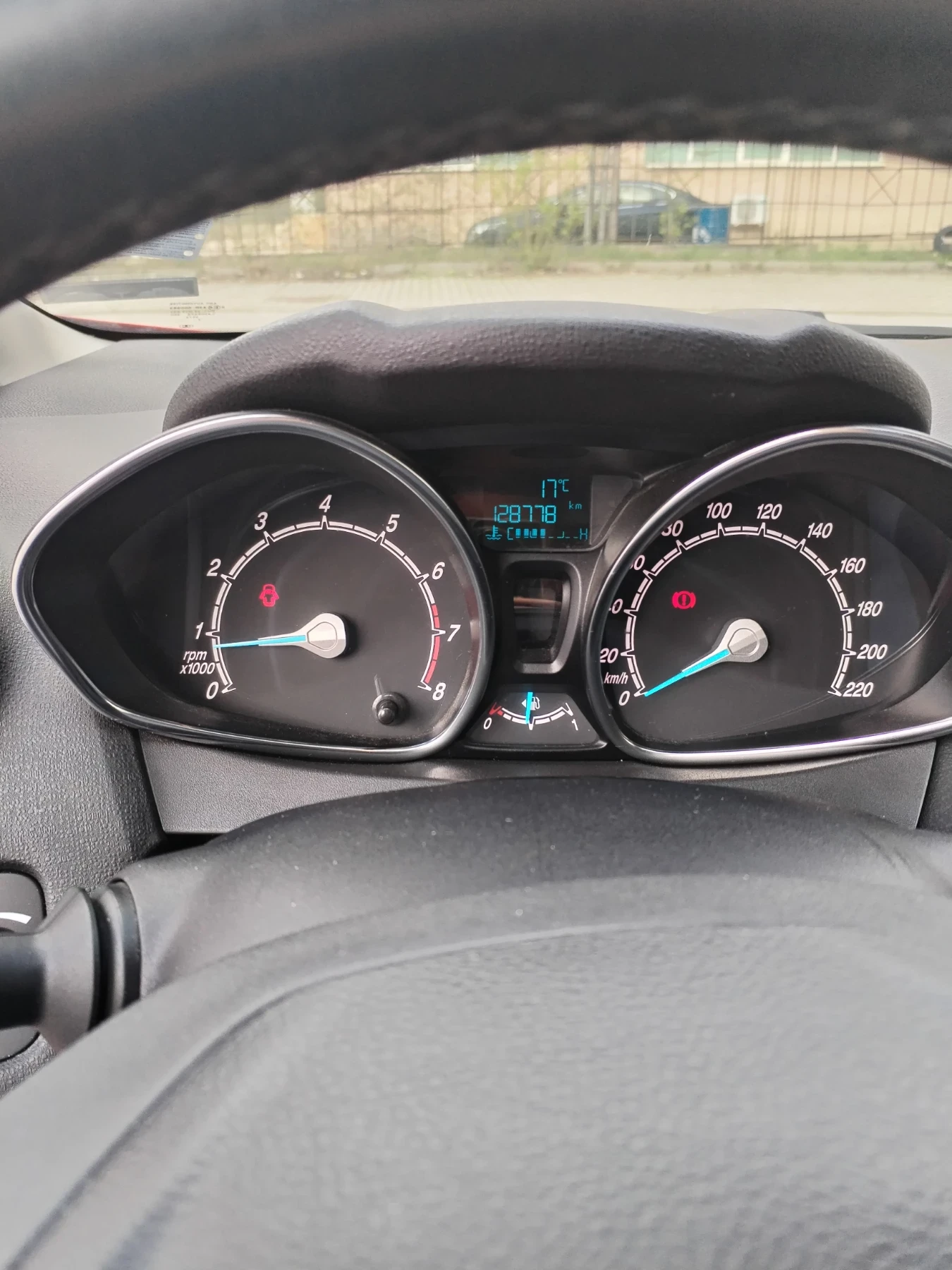 Ford Fiesta 1.25 бензин., снимка 8 - Автомобили и джипове - 55660422