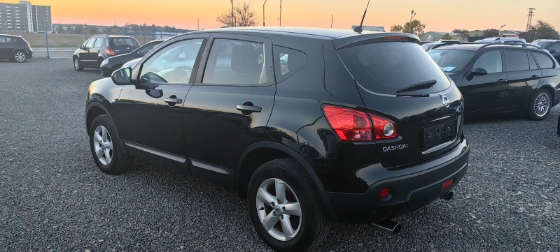 Nissan Qashqai 2.0 i automat , снимка 7 - Автомобили и джипове - 47667382