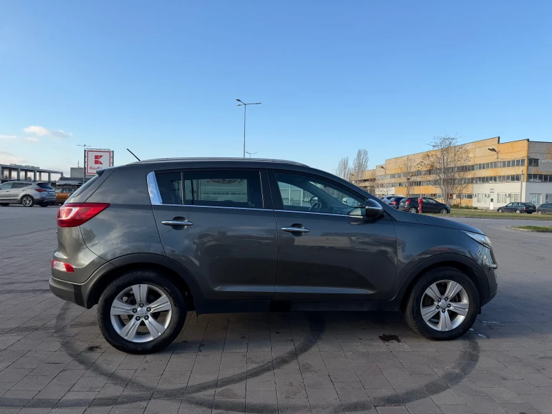 Kia Sportage, снимка 11 - Автомобили и джипове - 52754273