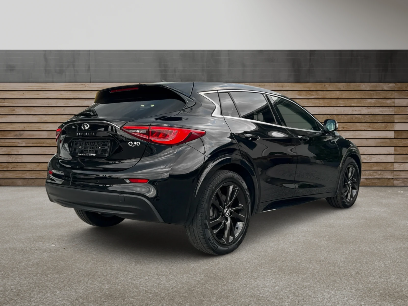 Infiniti Q30 1.5d Premium LED Подгрев Кожа Алакнтара BOSE - изображение 4