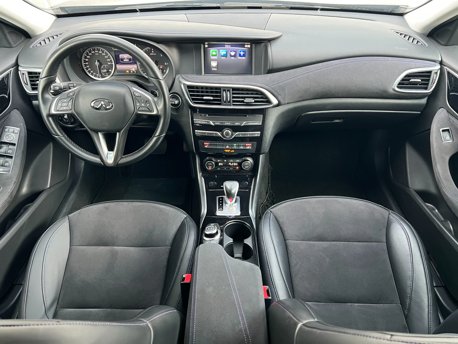 Infiniti Q30 1.5d Premium LED Подгрев Кожа Алакнтара BOSE - изображение 7