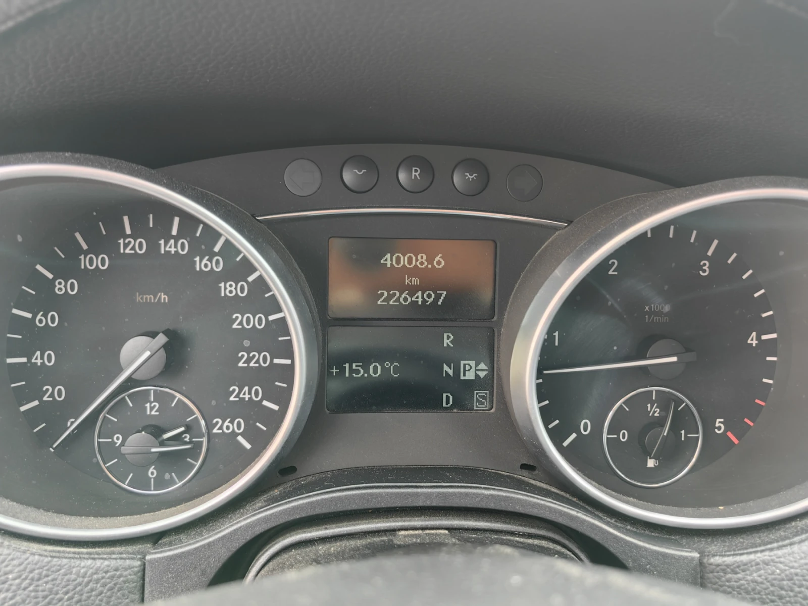 Mercedes-Benz GL 320, снимка 10 - Автомобили и джипове - 53910935