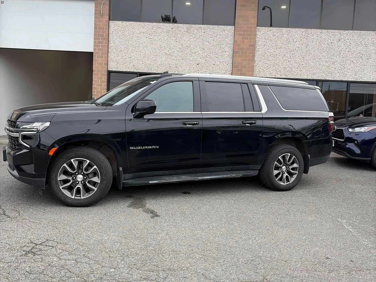 Chevrolet Suburban LS/KEYLESS/БЕЗ ИНЦИДЕНТИ, снимка 3 - Автомобили и джипове - 54093315