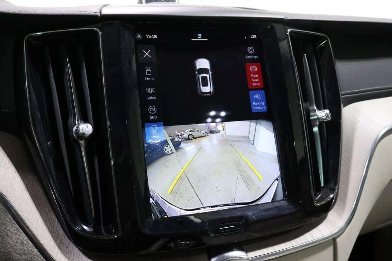 Volvo XC60 * B6 AWD Inscription | DEALER SERVICED | CLEAN CAR, снимка 17 - Автомобили и джипове - 54825794