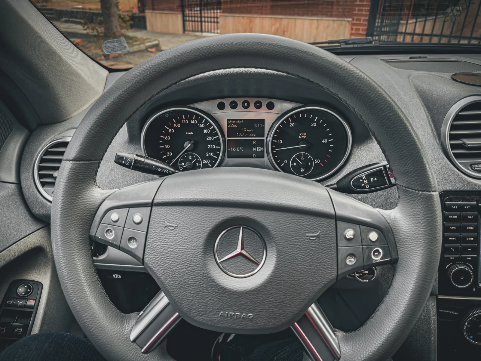 Mercedes-Benz ML 320 СПЕШНО!!!, снимка 5 - Автомобили и джипове - 55676593