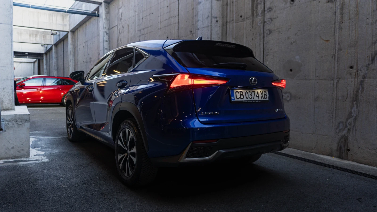 Lexus NX 300h F sport, снимка 4 - Автомобили и джипове - 56602044