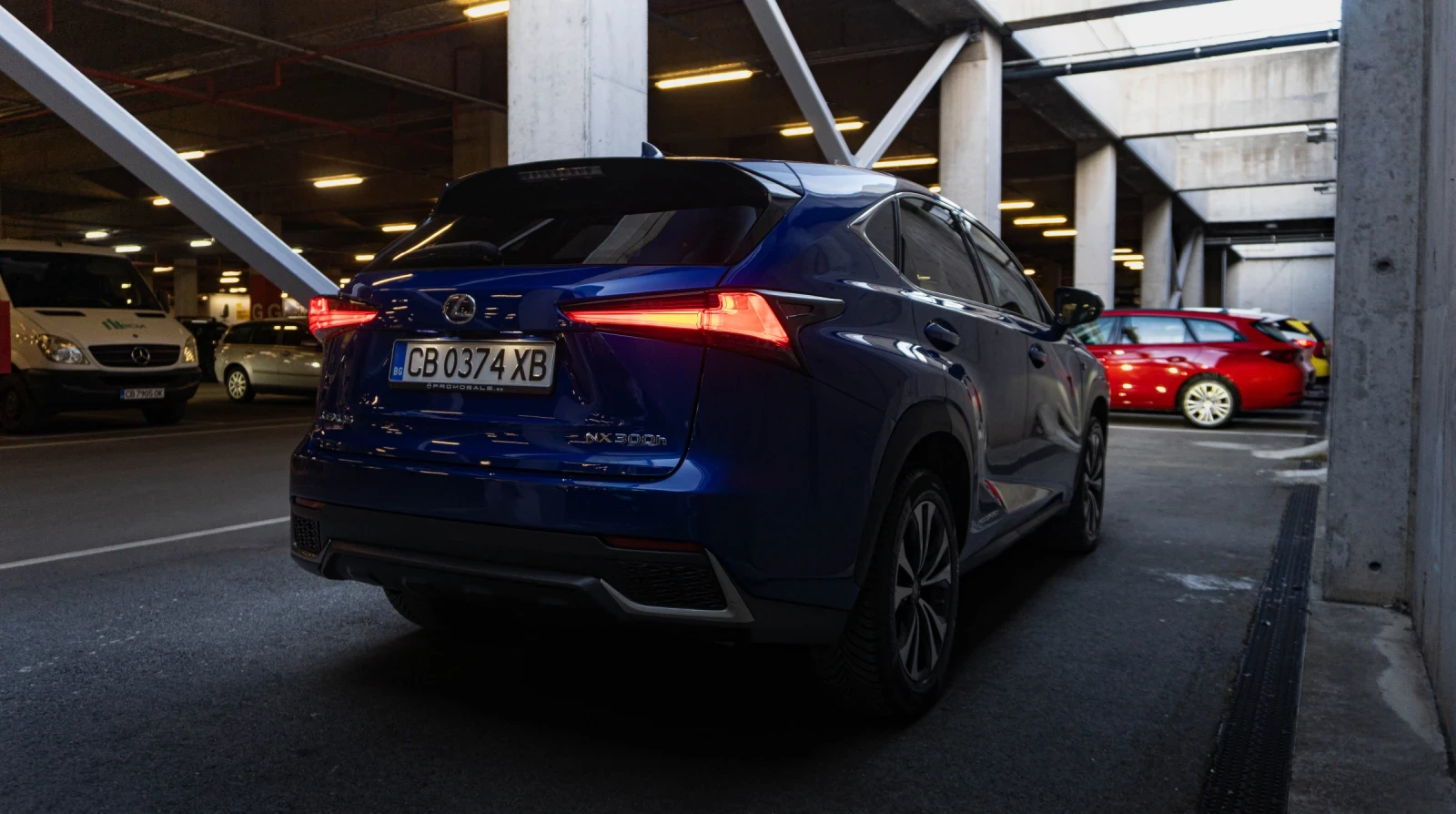 Lexus NX 300h F sport, снимка 6 - Автомобили и джипове - 56602044