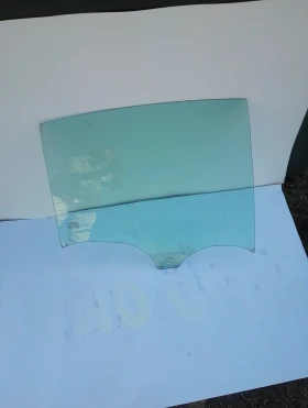 Стъкло задно дясно Рено Лагуна хечбек 09г.