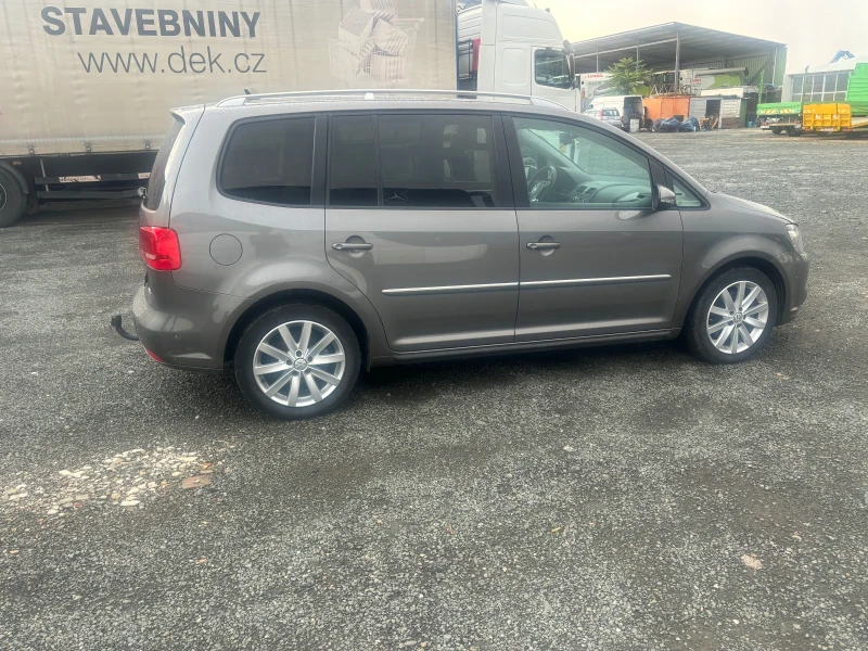 VW Touran 2.0 TDI, снимка 13 - Автомобили и джипове - 46708933