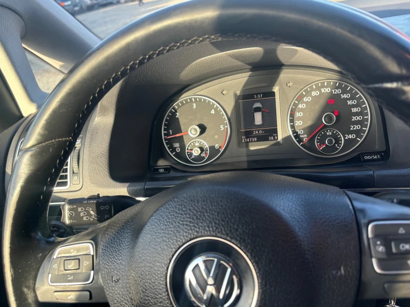 VW Touran 2.0 TDI, снимка 3 - Автомобили и джипове - 46708933