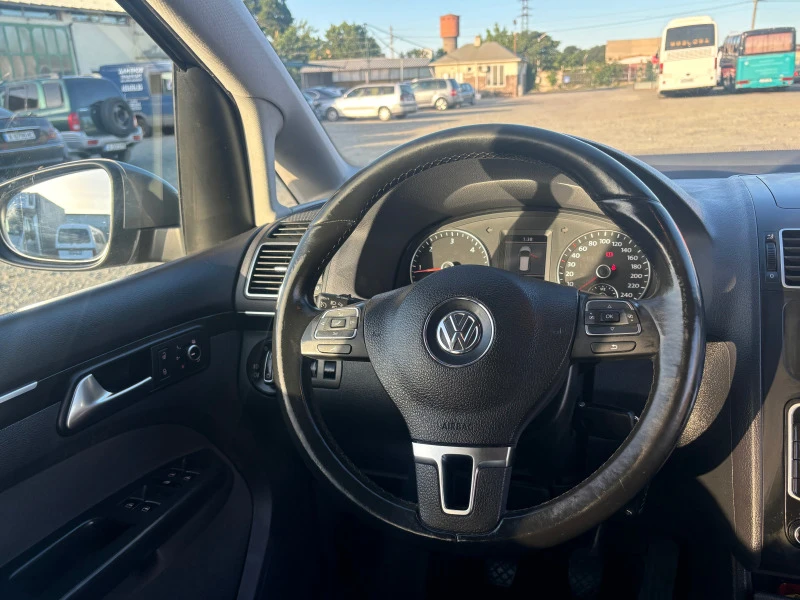 VW Touran 2.0 TDI, снимка 5 - Автомобили и джипове - 46708933