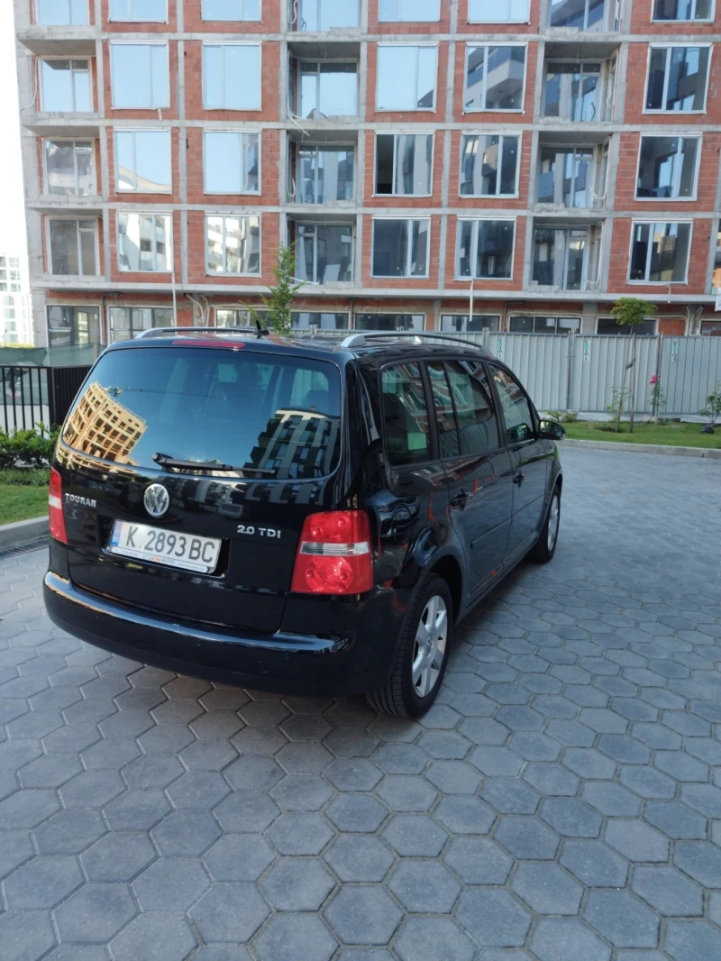 VW Touran 2.0 TDI, снимка 3 - Автомобили и джипове - 49121086