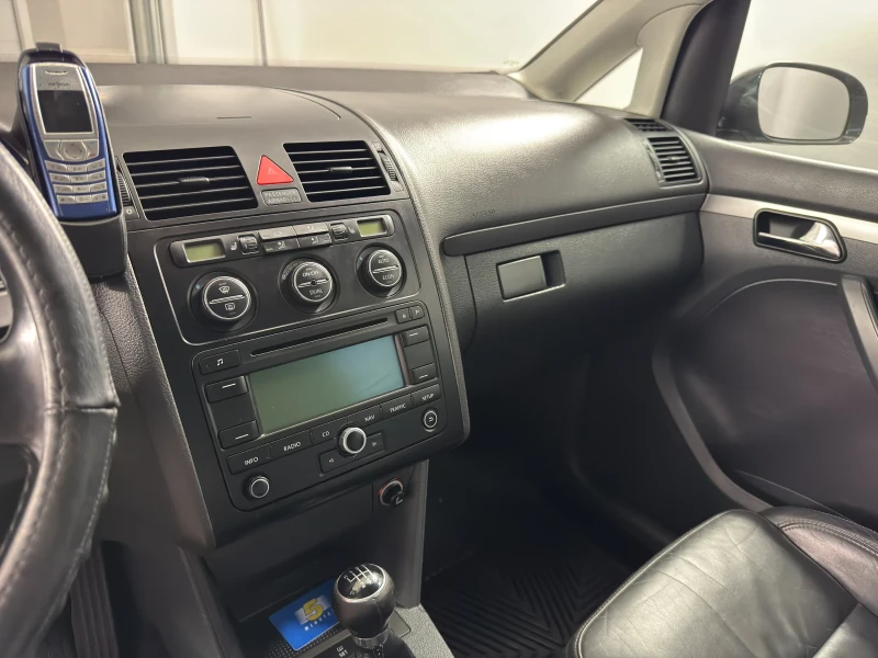 VW Touran 2.0 TDI, снимка 8 - Автомобили и джипове - 52561413