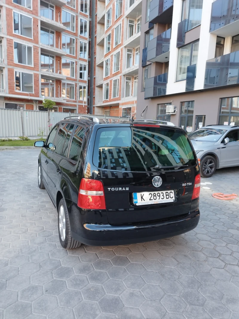 VW Touran 2.0 TDI, снимка 4 - Автомобили и джипове - 49121086