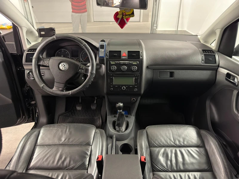 VW Touran 2.0 TDI, снимка 7 - Автомобили и джипове - 52561413