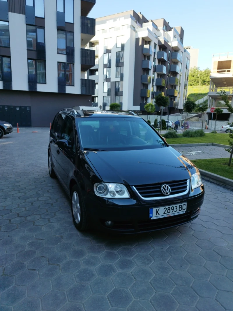 VW Touran 2.0 TDI, снимка 2 - Автомобили и джипове - 49121086