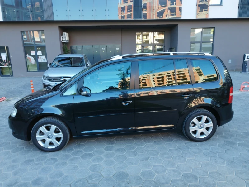 VW Touran 2.0 TDI, снимка 7 - Автомобили и джипове - 49121086