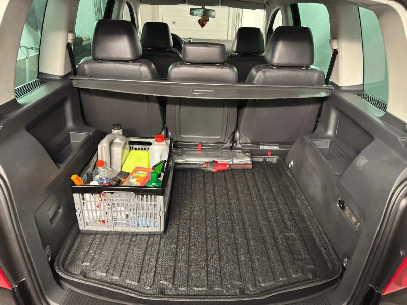 VW Touran 2.0 TDI, снимка 9 - Автомобили и джипове - 52561413