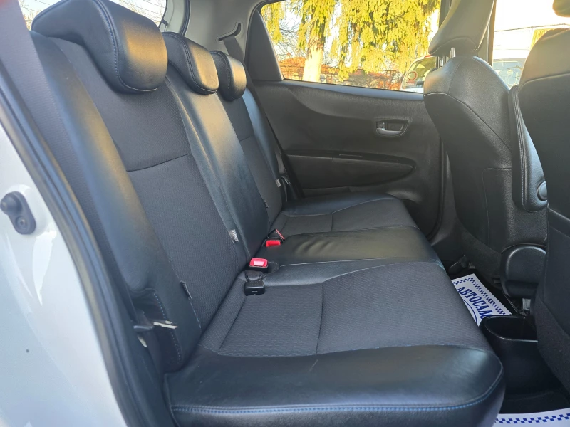 Toyota Yaris 1.5I HYBRID-115300 KM-РЕАЛНИ-ПАНОРАМА, снимка 13 - Автомобили и джипове - 52813305