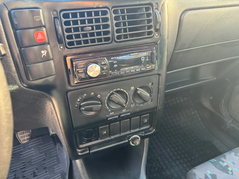 VW Polo 1.9 SDI, снимка 11 - Автомобили и джипове - 52956069