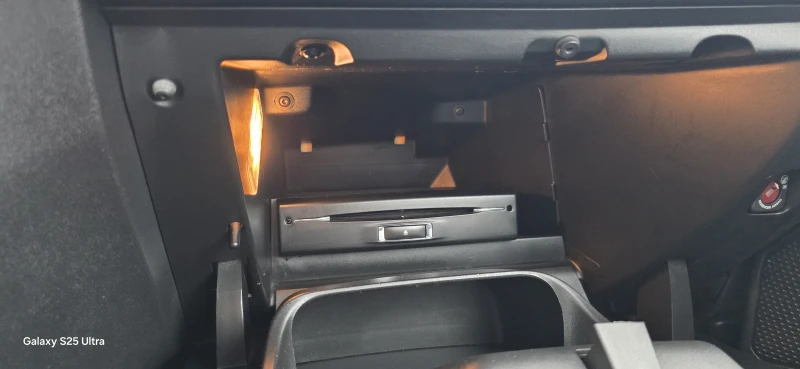 Peugeot 208 1.6 BlueHDI, снимка 11 - Автомобили и джипове - 53024666