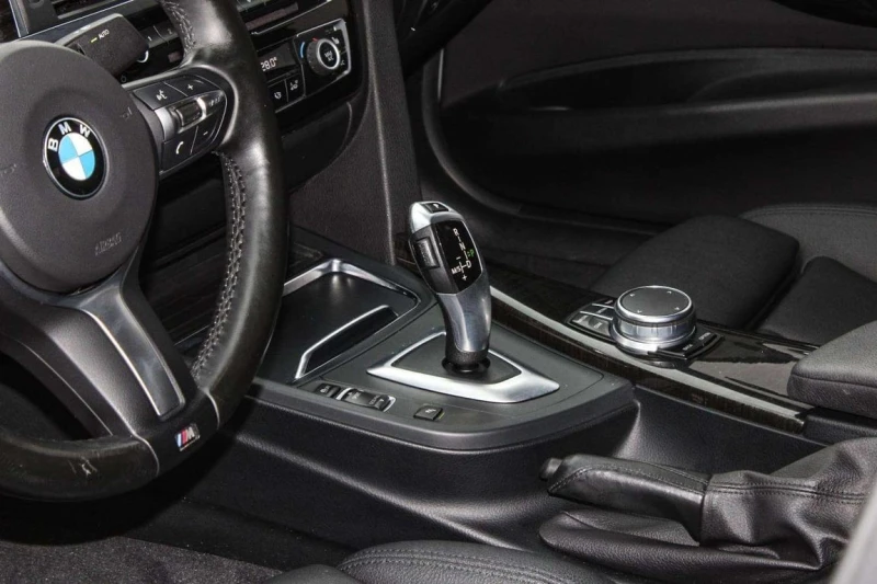 BMW 330 * xDrive SA * CARFAX * ЦЕНА ДО БГ, снимка 11 - Автомобили и джипове - 53237246