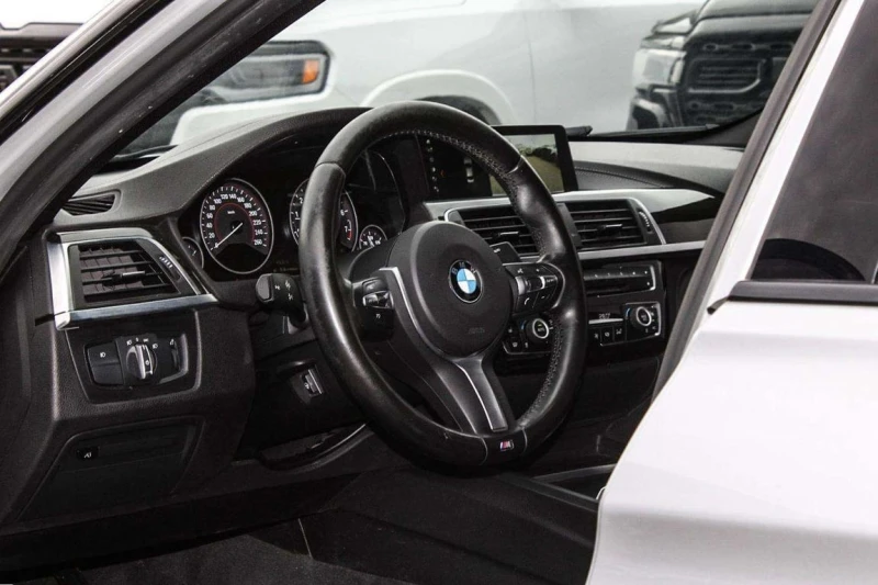 BMW 330 * xDrive SA * CARFAX * ЦЕНА ДО БГ, снимка 10 - Автомобили и джипове - 53237246