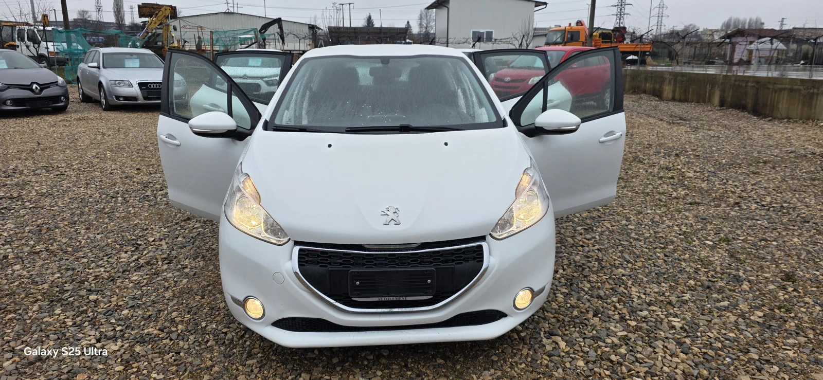 Peugeot 208 1.6 BlueHDI, снимка 1