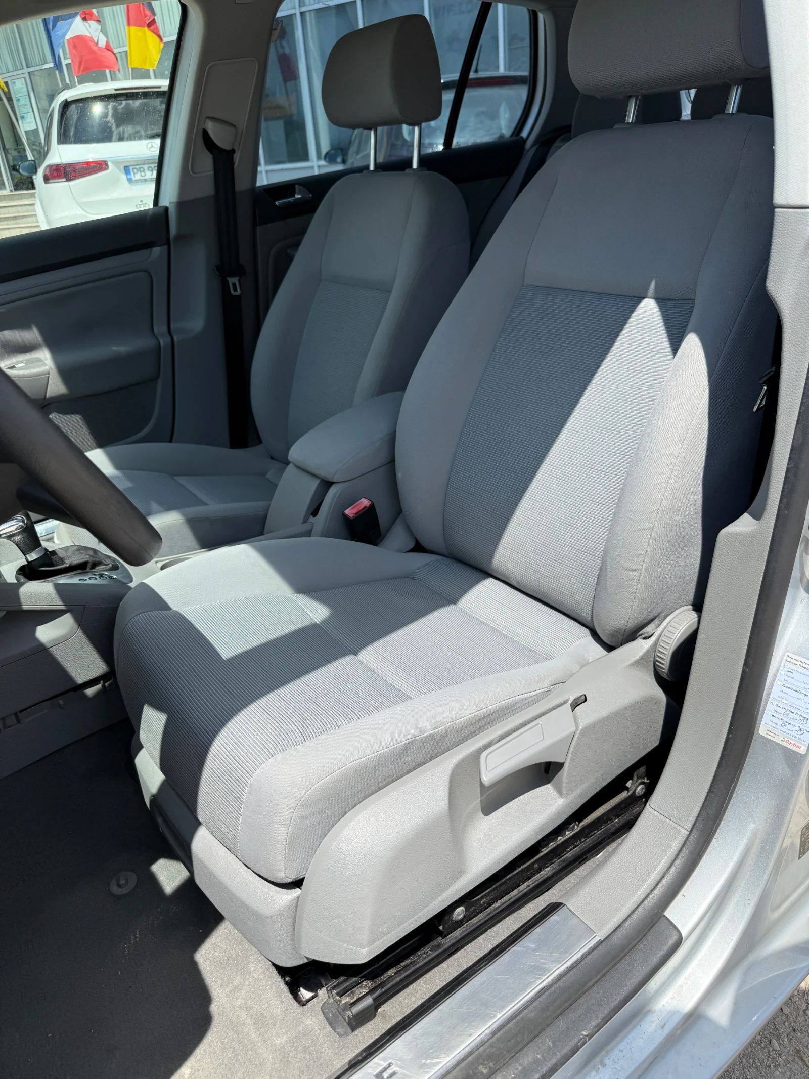 VW Golf 1.6* АВТОМАТИК* НАВИГАЦИЯ* НОВИ ГУМИ* SPECIALE* *  - изображение 7