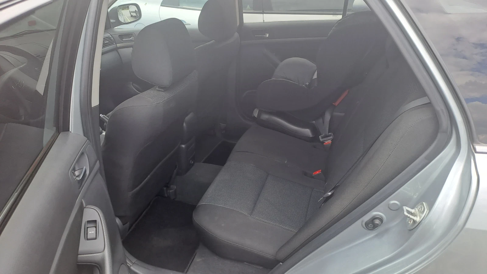 Toyota Avensis 2.2 DCAT - 177 к.с. фейслифт - изображение 8