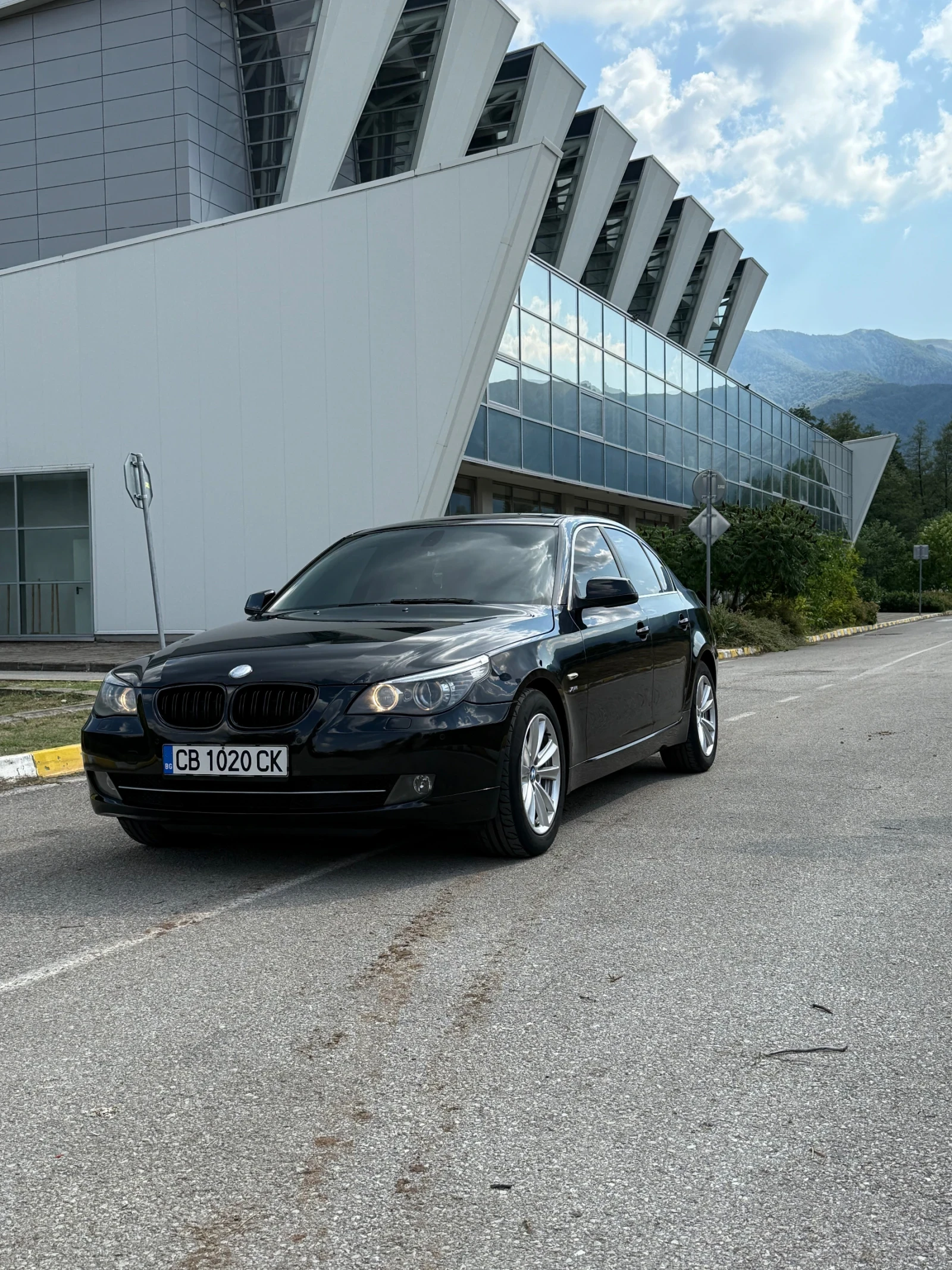 BMW 525 3.0 D, X DRIVE - изображение 3