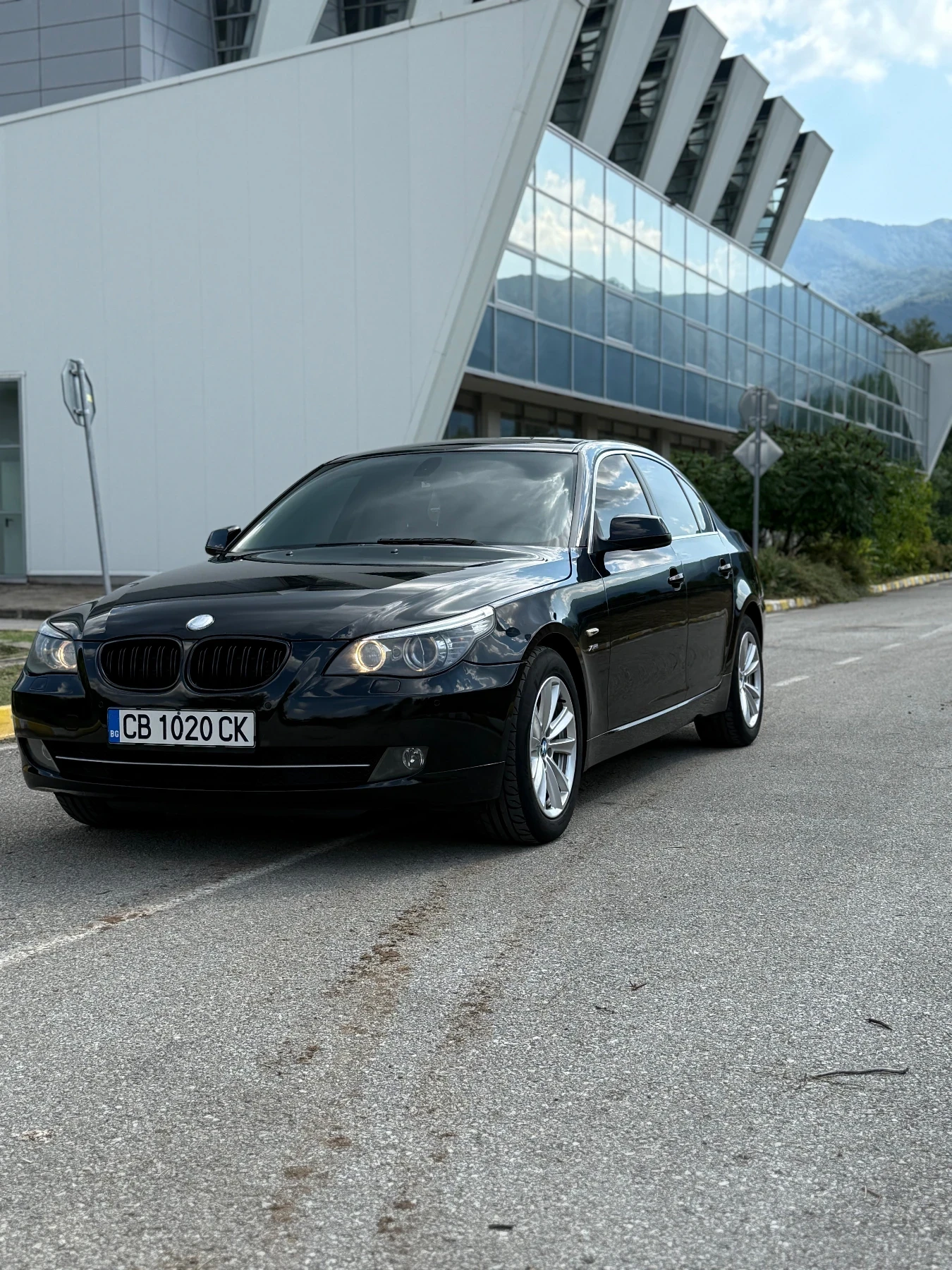 BMW 525 3.0 D, X DRIVE - изображение 2