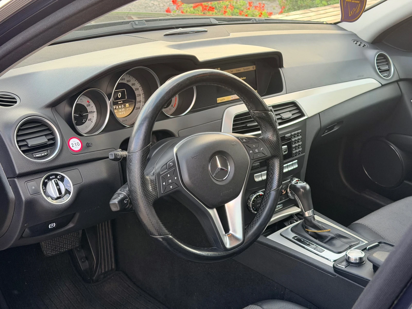 Mercedes-Benz C 300  - изображение 8