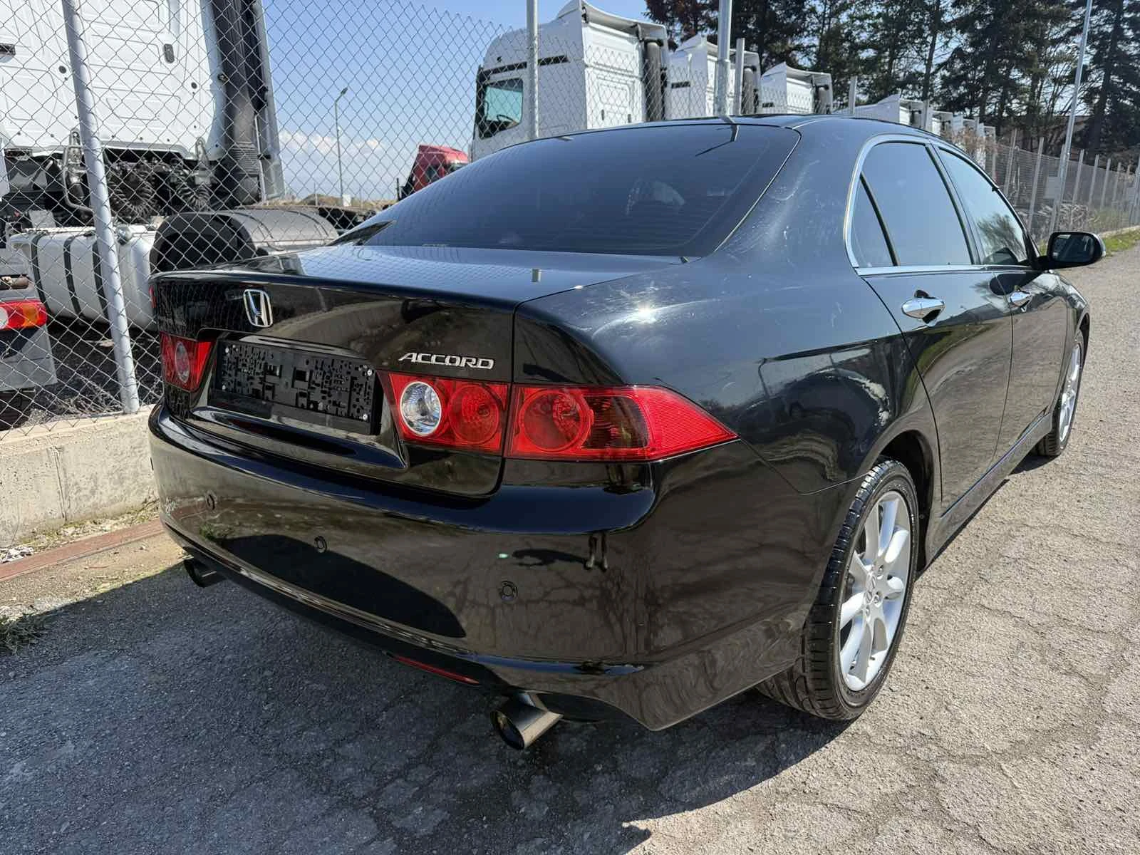 Honda Accord 2.4i Швейцария, снимка 4 - Автомобили и джипове - 54102321