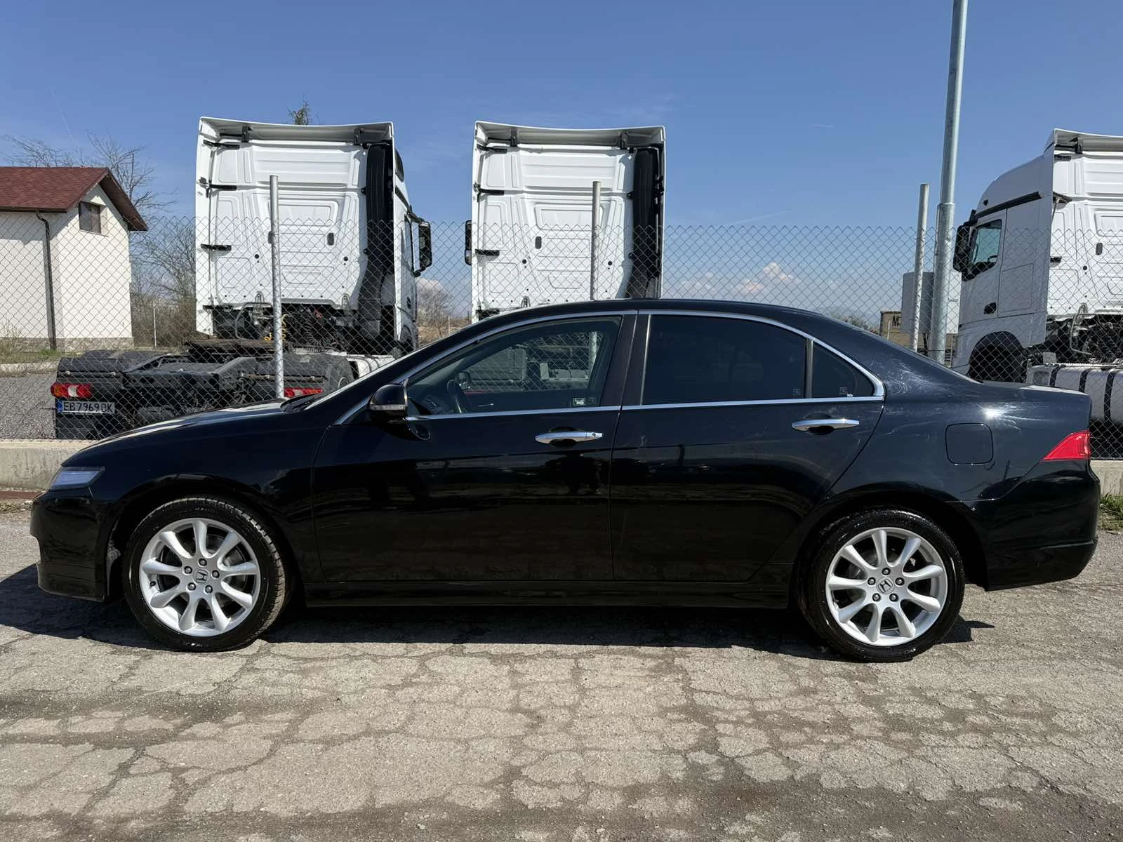 Honda Accord 2.4i Швейцария, снимка 2 - Автомобили и джипове - 54102321