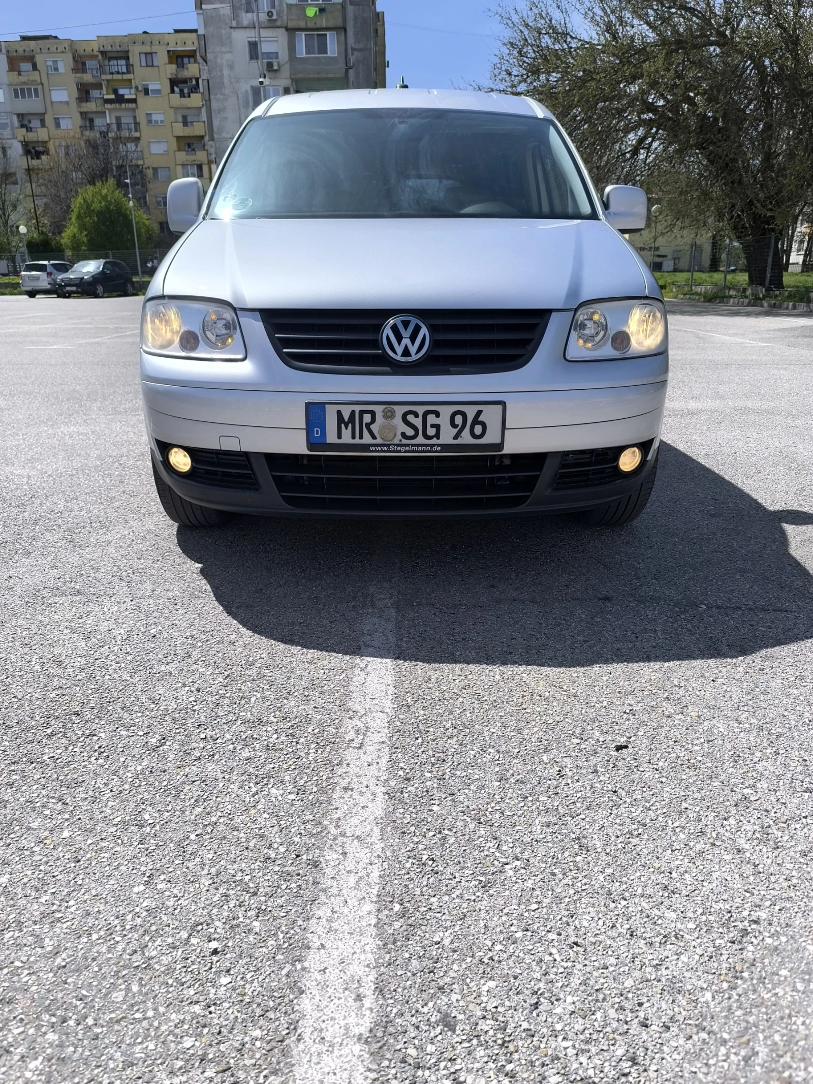VW Caddy 1.9TDI MAXI DSG, снимка 2 - Автомобили и джипове - 54229375