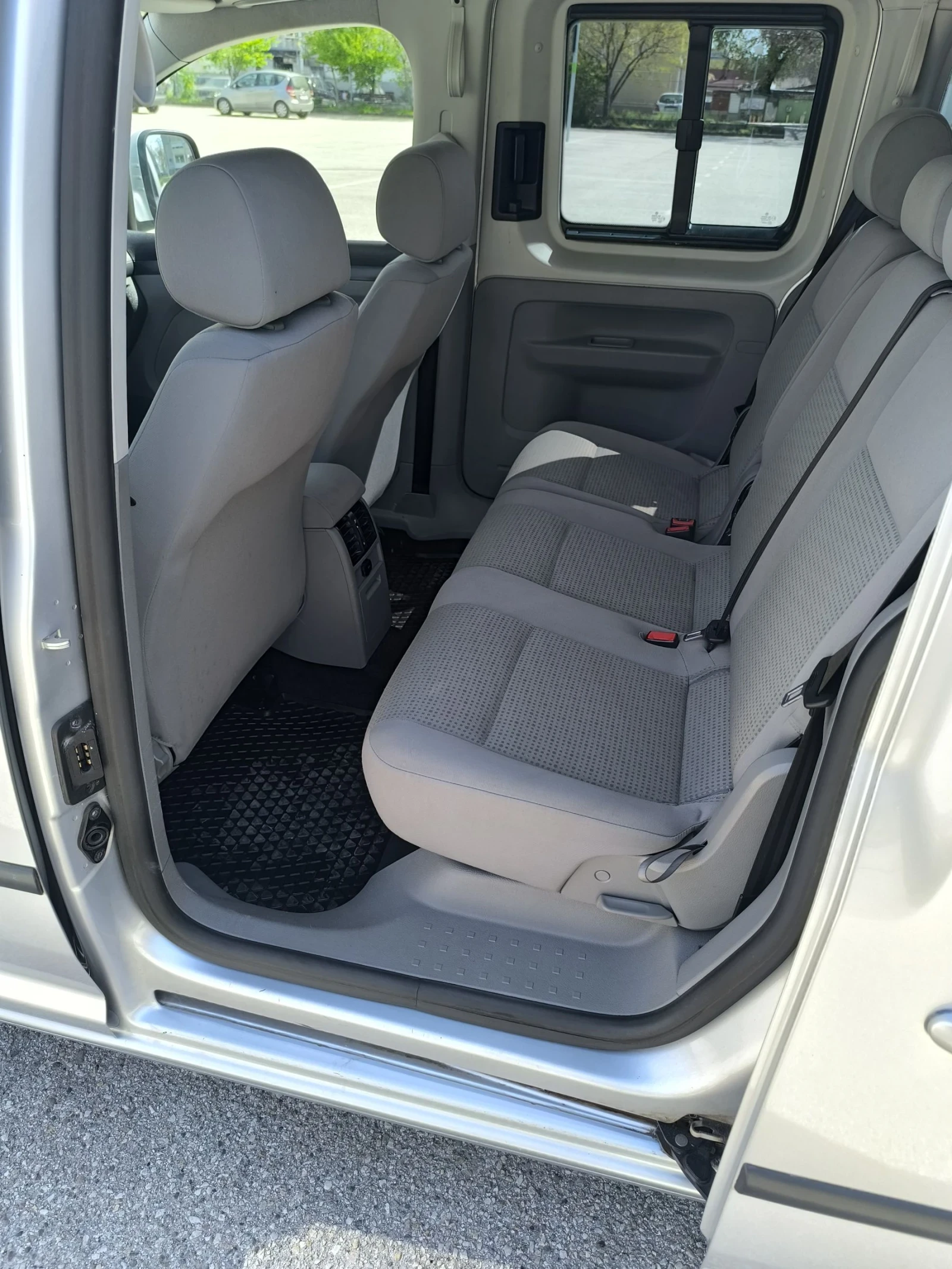 VW Caddy 1.9TDI MAXI DSG, снимка 8 - Автомобили и джипове - 54229375